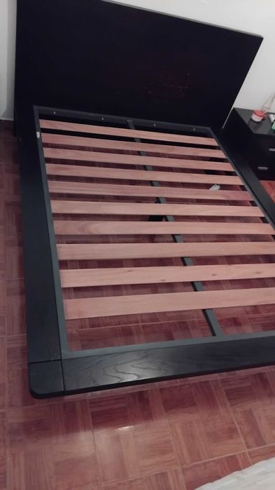 Cama e cómodas usadas