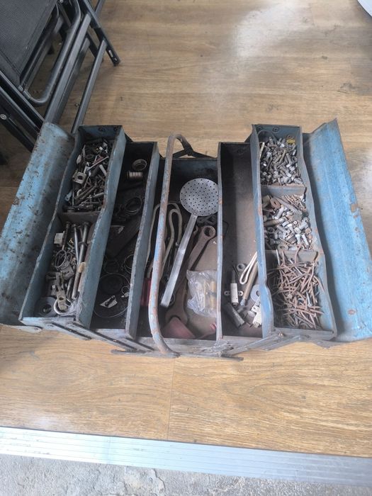 Skrzynka narzędziowa stara