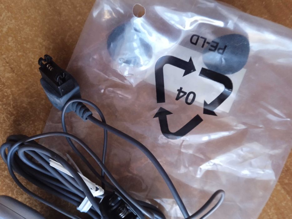 Oryginalny  zasilacz i słuchawki do Sony Ericsson  K750 I