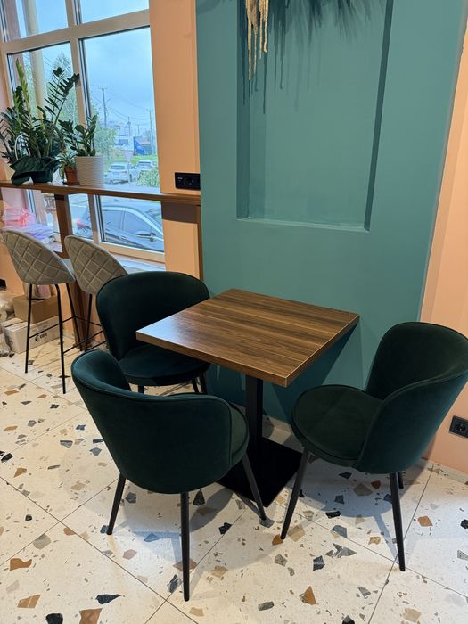 Стільці та столи для кавʼярні, кафе…