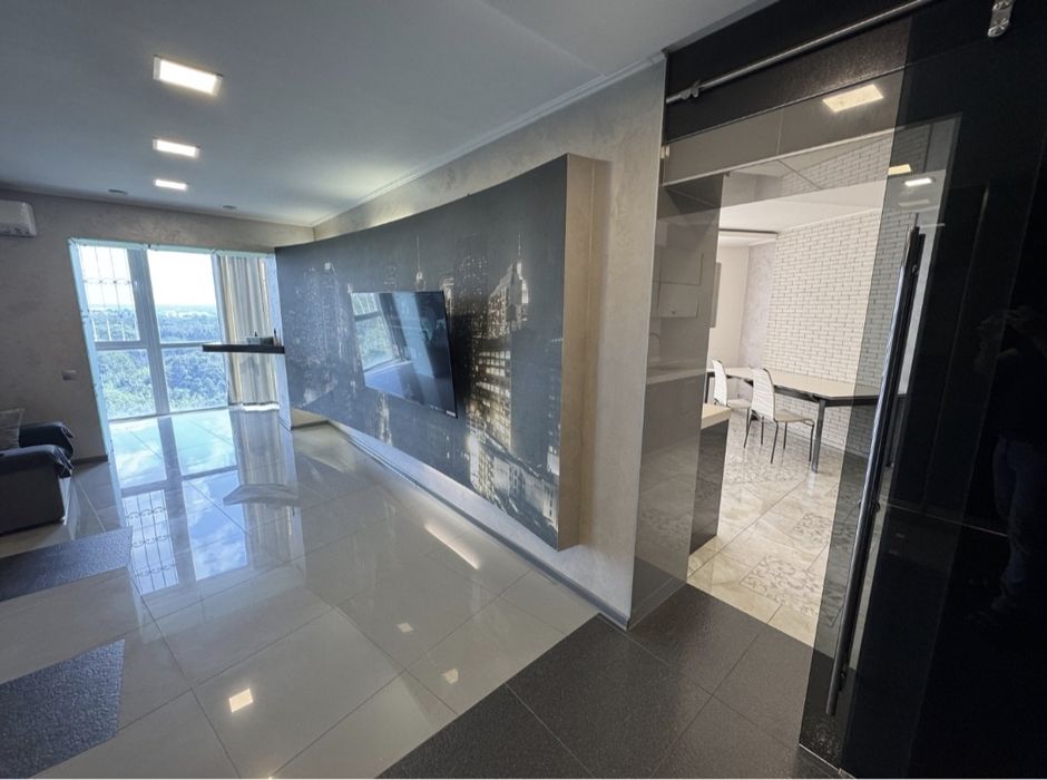 Дворівнева квартира 230 кв.м. Одна на поверху. Панорама парку Софіївка