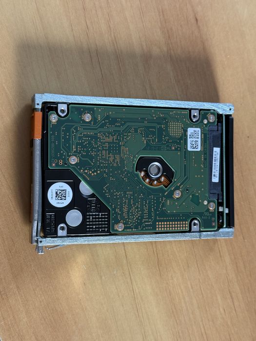 EMC 051-000-279 2.5Inch SATA/SAS HDD + Hitachi 600GB 10K RPM