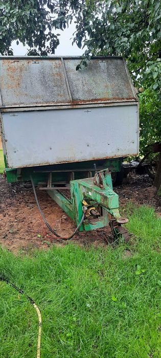 Przyczepa jedno osiowa samowyladowcza