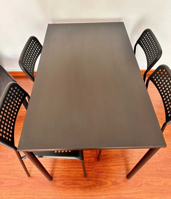 Mesa de Jantar com Cadeiras