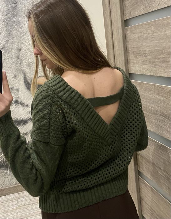 Светр жіночий вʼязаний