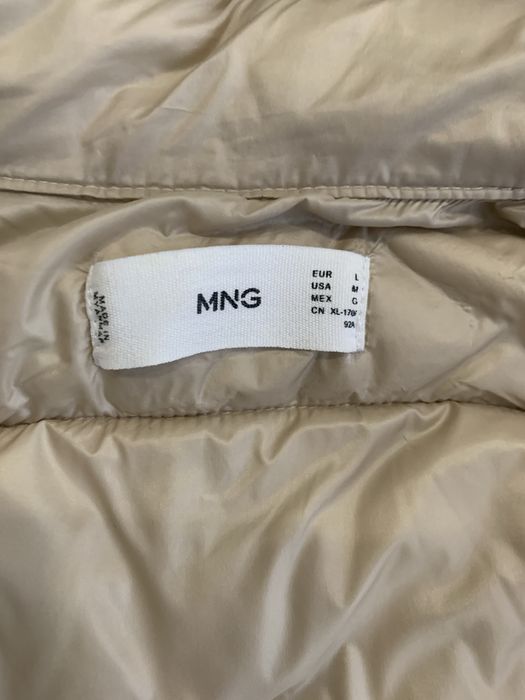 Куртка бренду Mango