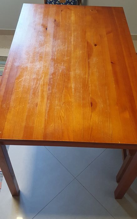 Mesa de cozinha em madeira