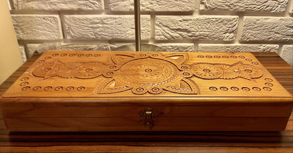 Нарди деревʼяні, різьблення ручної роботи