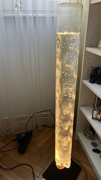 Lampa wodna z rybkami