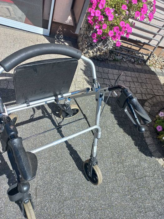 lekki chodzik podpórka rollator na kółkach  z oparciem