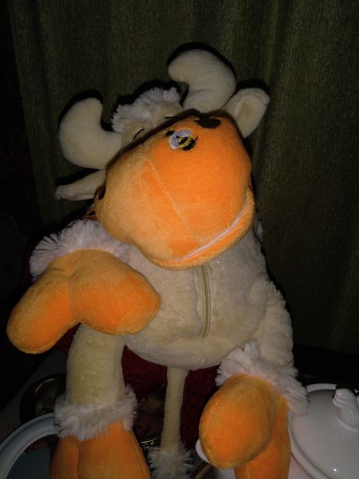 Детская игрушка для конфет коровка