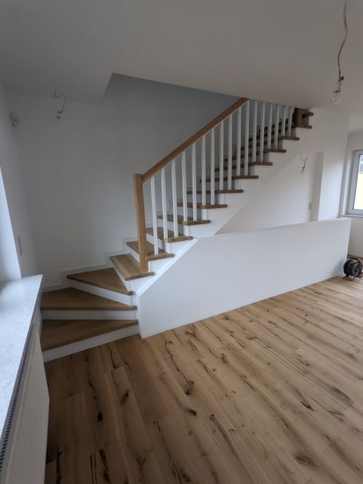 Schody drewniane balustrady producent