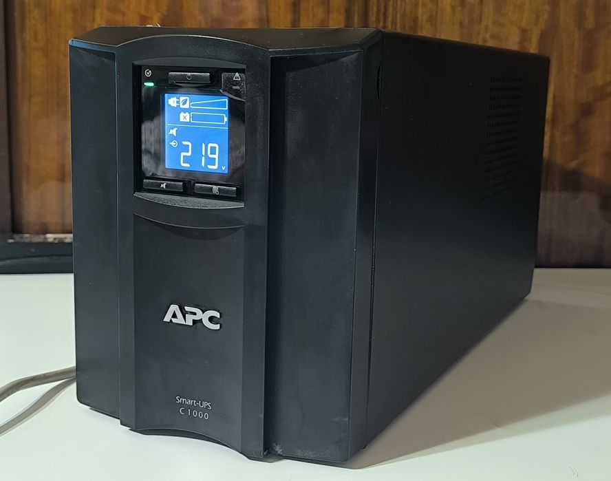 ИБП APC Smart -UPS C 1000 (инвертор, стабилизатор)