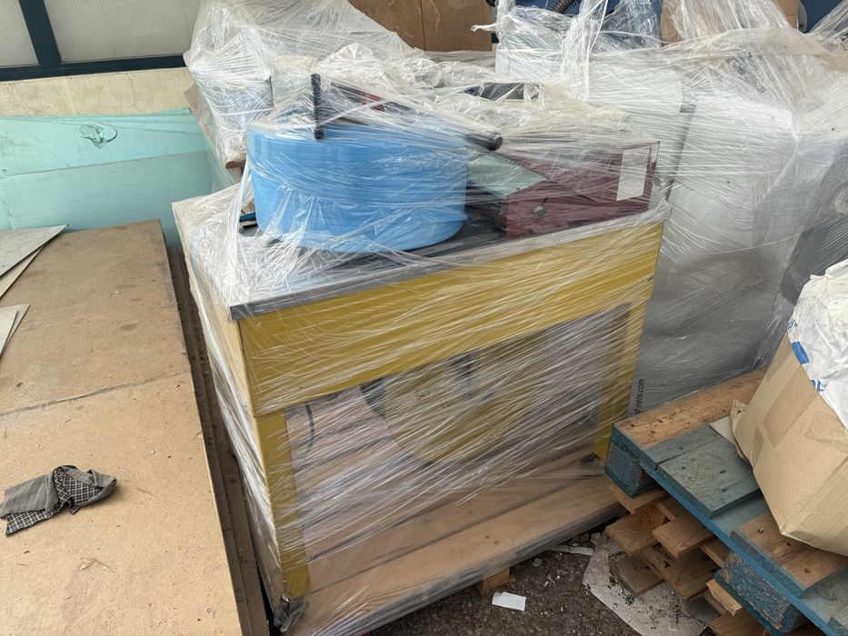 Várias máquinas de artes gráficas em bom estado