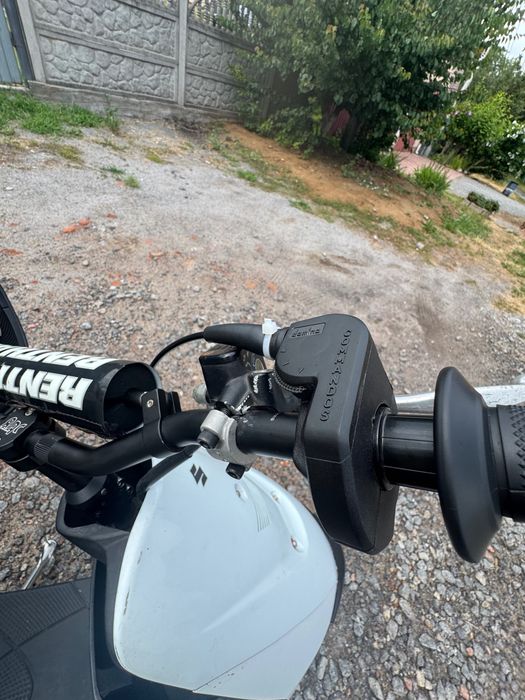 Скутер Suzuki Inch Up на конфе