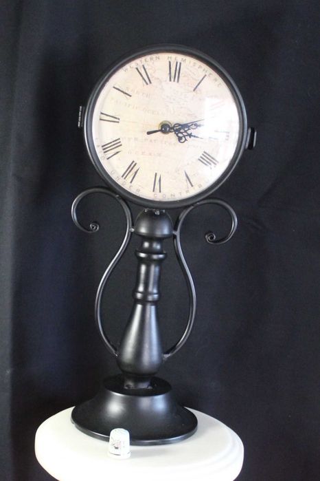 Relógio de mesa decorativo Duplo com movimento quartz, estilo antigo.