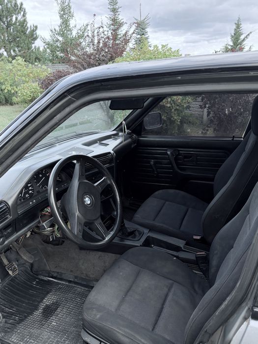 Продам bmw e30 1.8