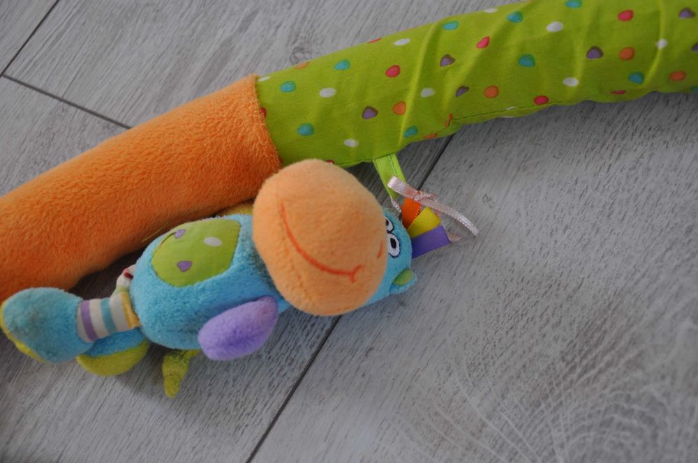 Pałąk do wózka kołyski łóżeczka fotelika samochodu zabawki żywe kolory