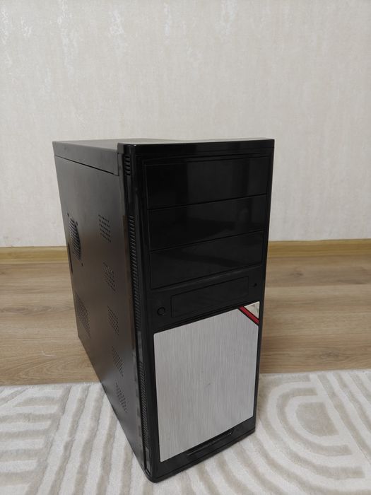 Симтемний блок Intel Xeon E3-1270; AMD Radeon RX 580