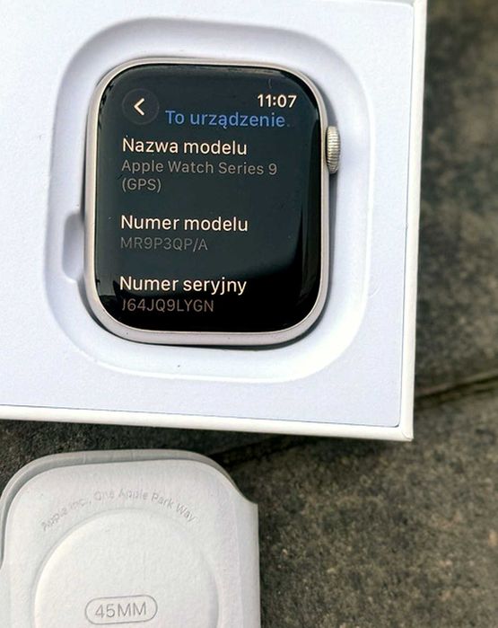Apple Watch Series 9 GPS 45 mm Starlight / złoty Aluminium -  oryginalna bransoleta Milanese Loop GOLD