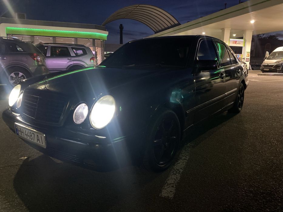 Mercedes Benz 210 Автомат Газ / Бензин 2.8