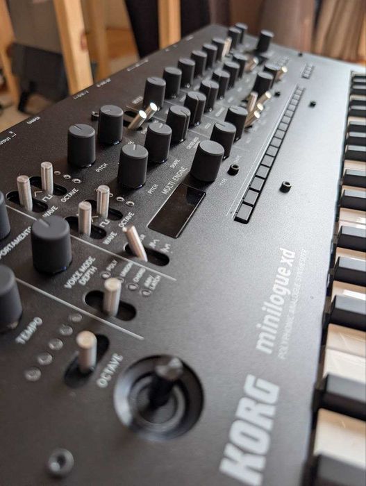 KORG MINILOGUE XD estado perfeito