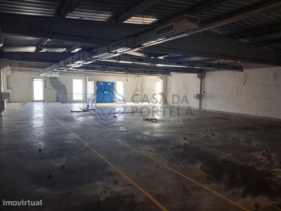 Armazém para Arrendamento | 957 m2 | Comércio e Indústria | Touguinhó