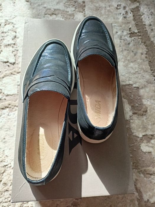 Продам туфли /лоферы МИДА кожа