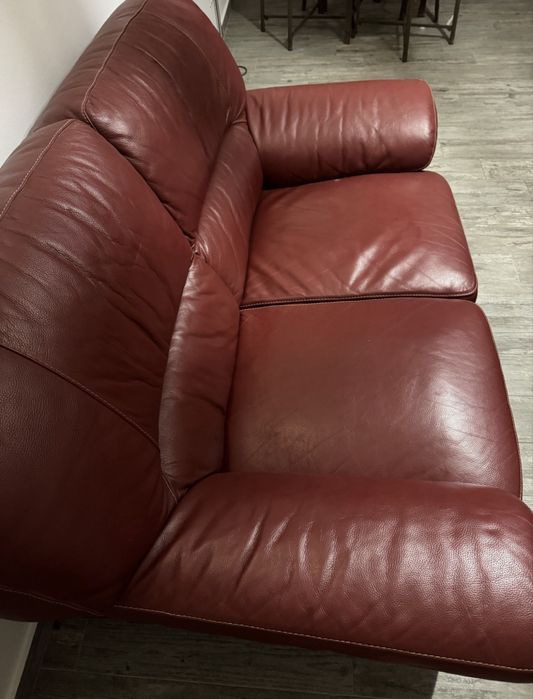 Sofa de cabedal bordeaux em bom estado