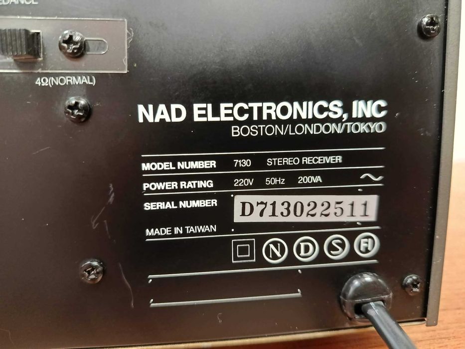 Amplituner NAD Stereo Receiver 7130