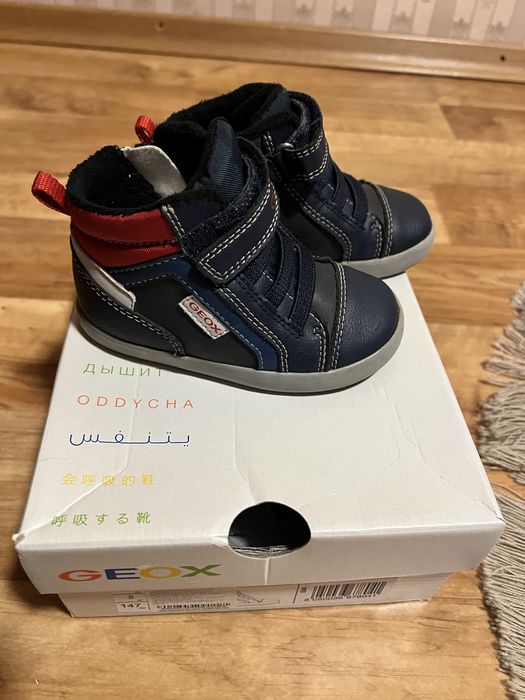 Продам черевики Geox
