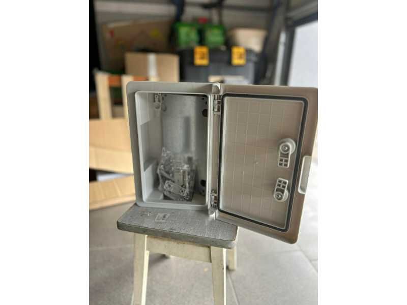Rozdzielnia elektryczna budowlana skrzynka obudowa NOWA 300x200x130 IP65