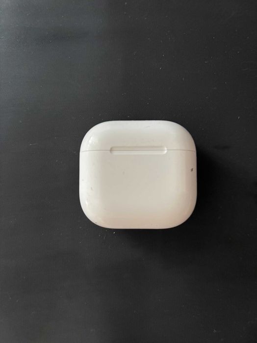 Oryginalne opakowanie Airpods 4 z trybem redukcji hałasu