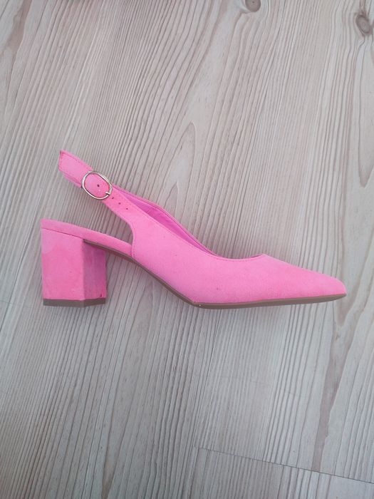 Czółenka na słupku 40