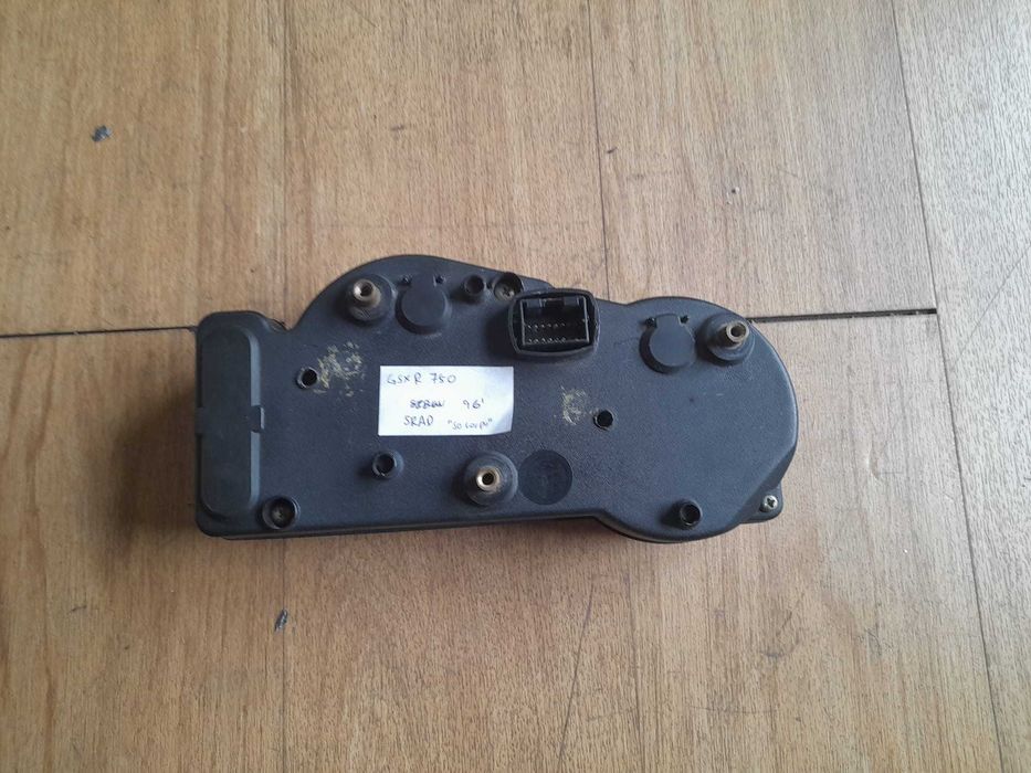 QUADRANTE OEM SUZUKI GSXR 750 96 (AVARIADO)