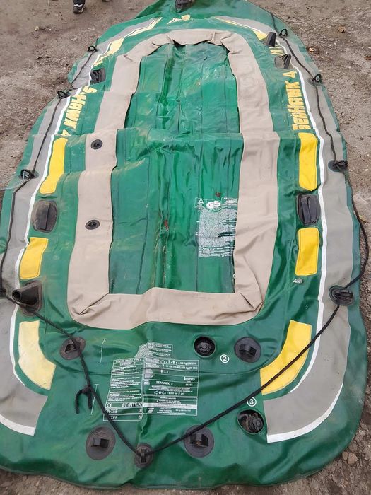 Продам лодку 4-х местную б/у.