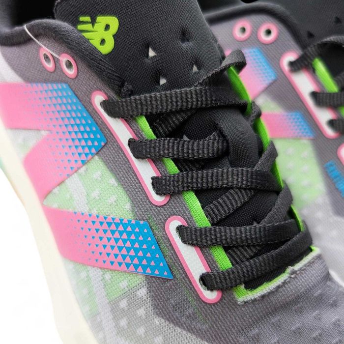 Літні жіночі кросівки New Balance Elite V4 темно-сірі з рожевим