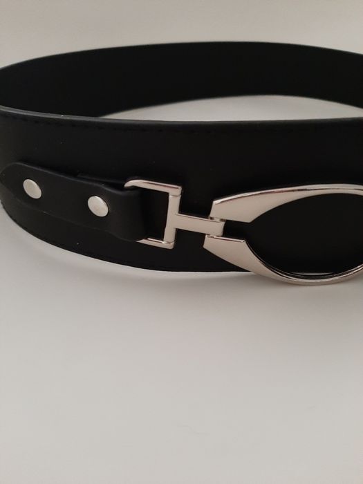 Cinto preto da marca Stradivarius