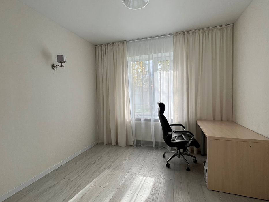 Одноповерховий будинок в Лісовий Бучі з ремонтом та озером