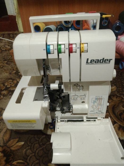 Оверлок, чотиринитка Leader