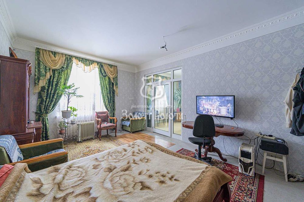 Будинок, 3 поверхи, ділянка — 14 соток. м. Обухів, Обухівський район