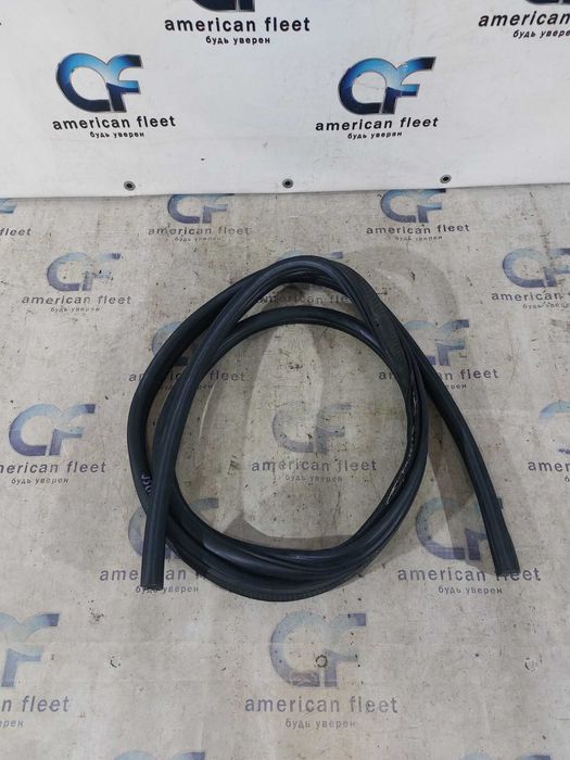 Jeep Compass 11-16 Уплотнитель резина двери багажника / Джип Компас