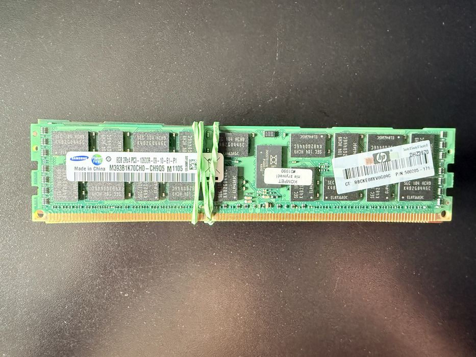 8x dysk SAS HGST 600 Gb | 14x Ram Samsung 8 Gb