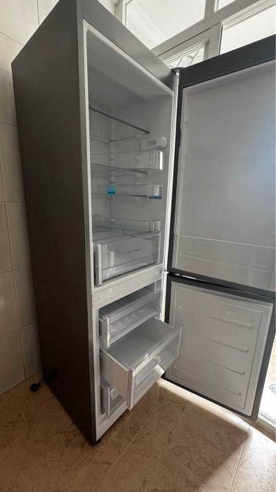 Frigorífico combinado Indesit XIT8 T2E