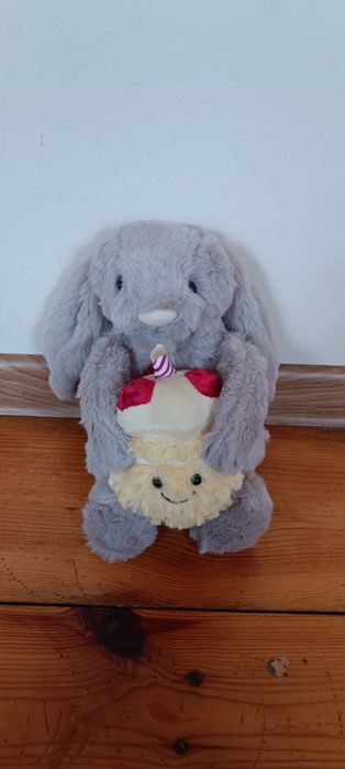 Pluszak Królik z tortem