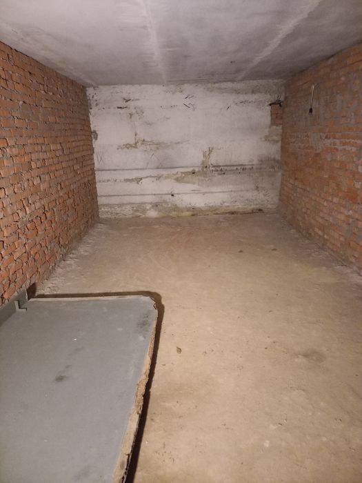 Продаж підвала на Пирогова