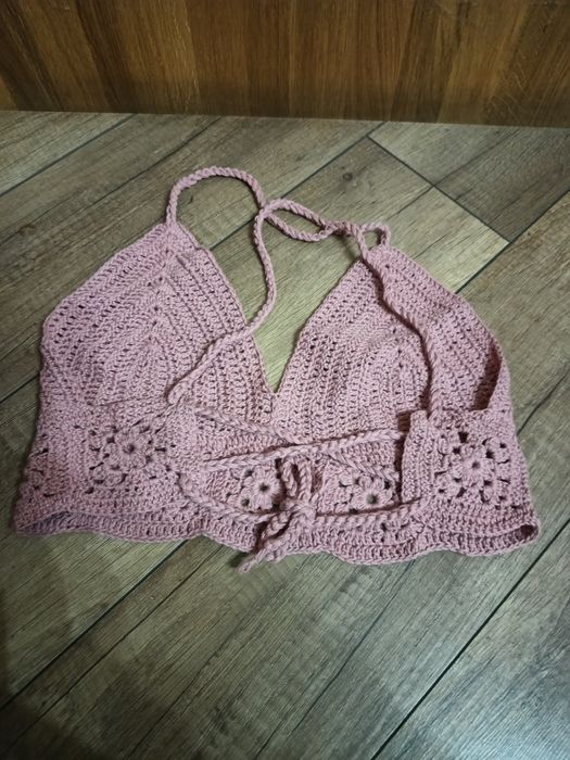 Nowiutki top robiony na szydełku