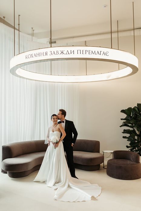 Продаж весільної сукні