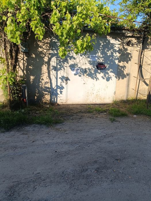Продається кам'яний гараж