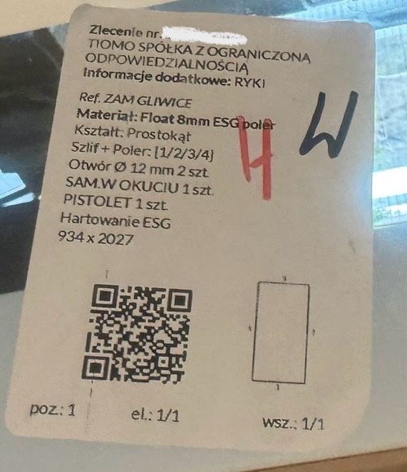 Szyba hartowana do drzwi 934x2027 z wycięciami na zawiasy góra dół